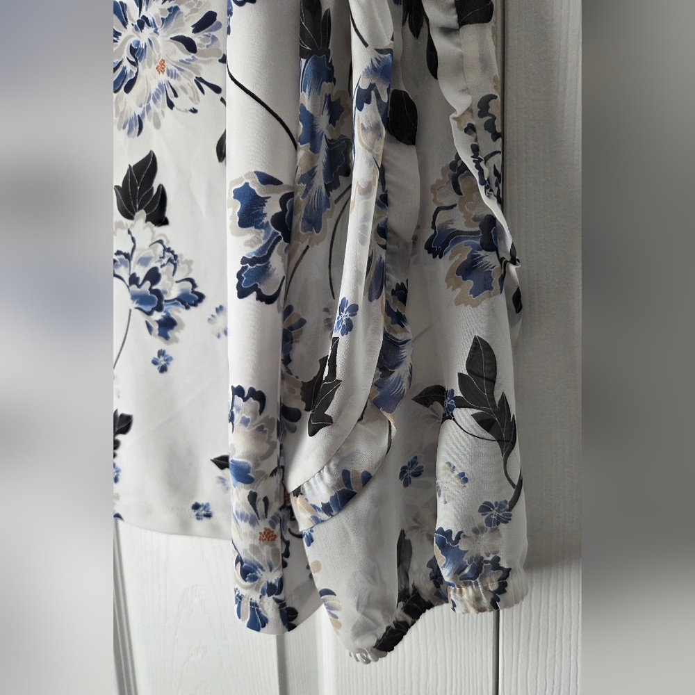 Ann Taylor Factory White Blouse with Blue Floral Print Size L - Picture 4 of 13